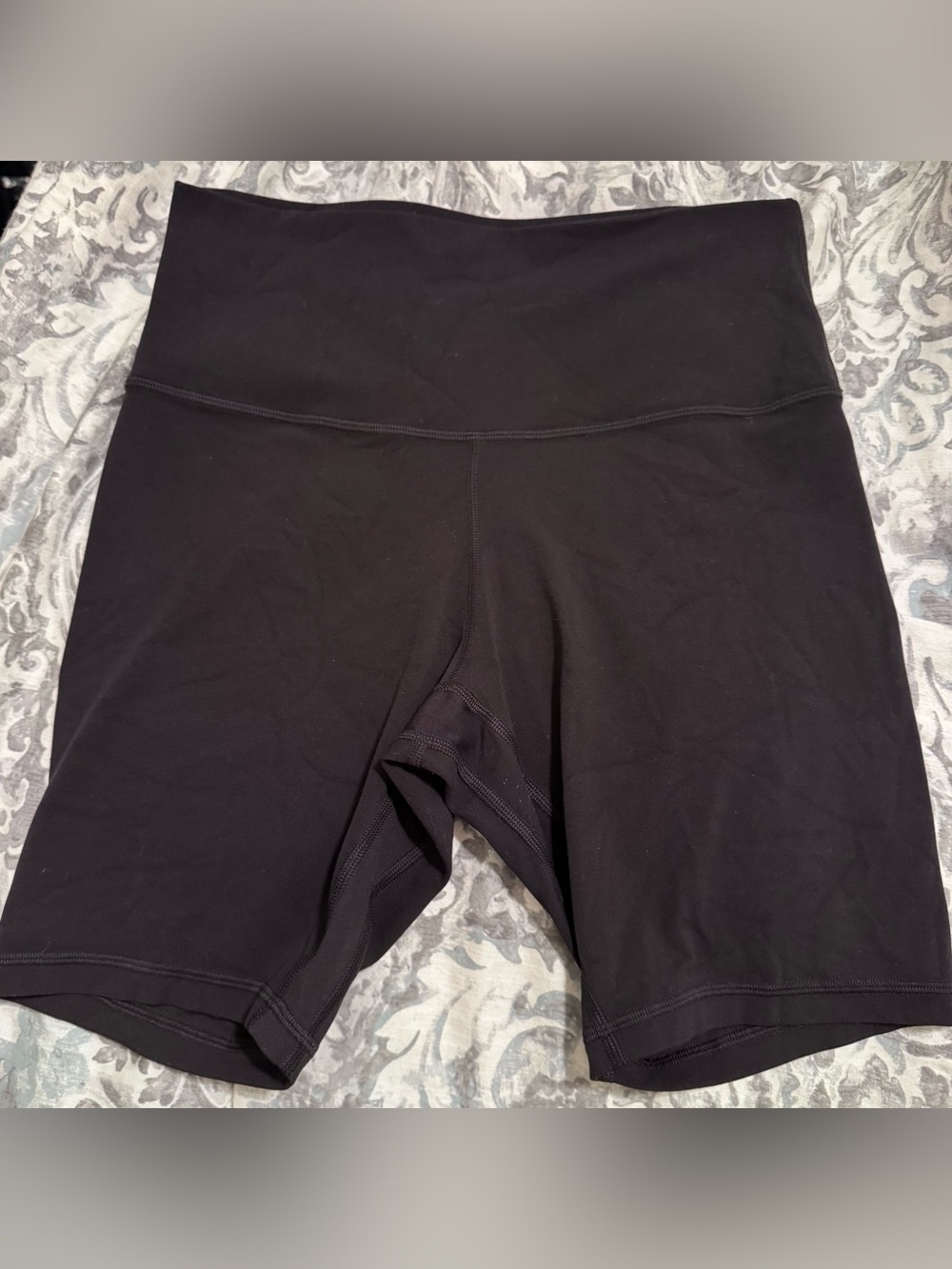 Lululemon Black High Rise Biker Short sz 8, 8 inch